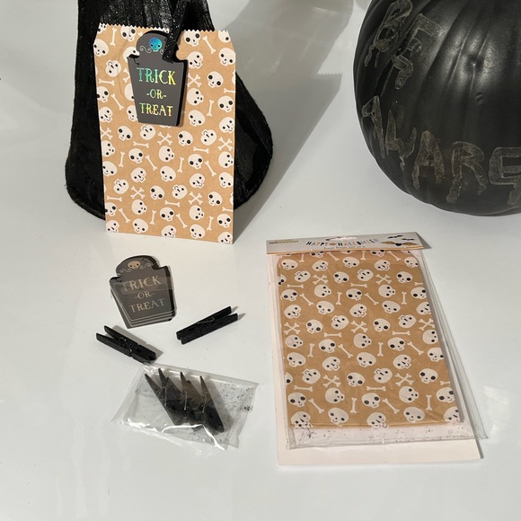 Party Partners Tumbstone Halloween Trick or Treat Bags Set of 6 - Picture 5 of 8